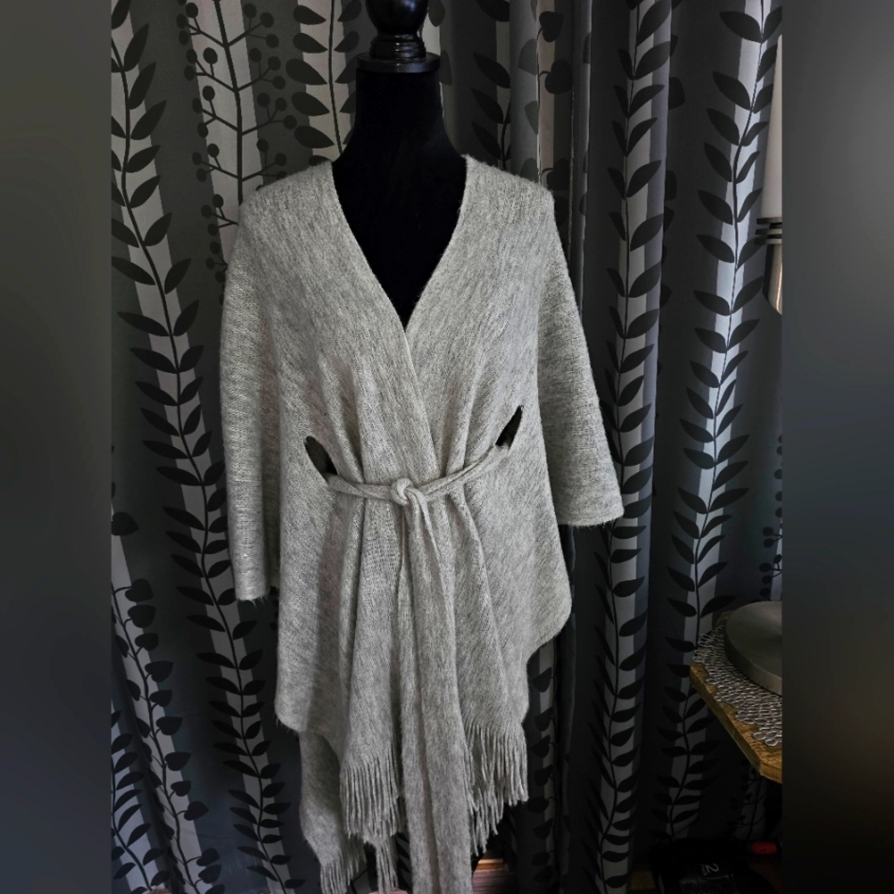 Sweater/shawl
